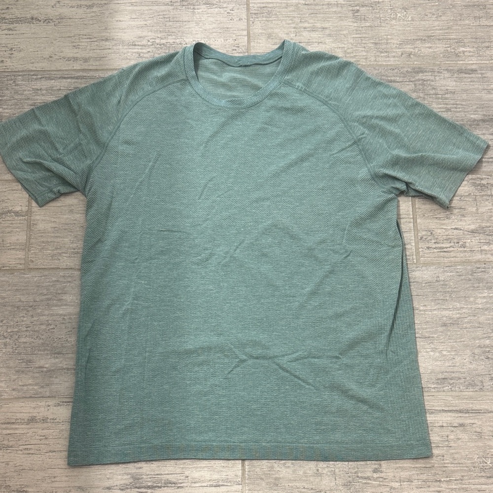 Lululemon metal vent short sleeve